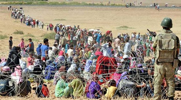 Syrian Kurdish refugees at the Turkish frontier